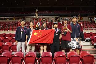 摔跤女子自由式62公斤级复活赛第一轮 中国选手龙佳晋级铜牌决赛
